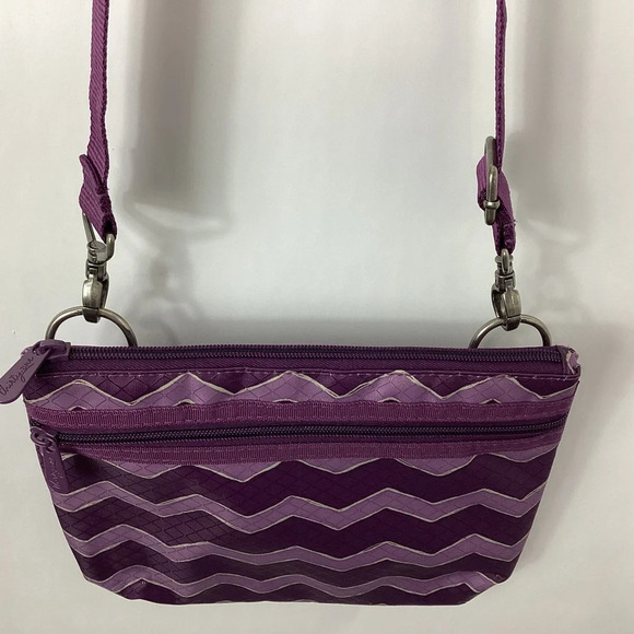 Thirty-one Chevron Crossbody Bag - Picture 3 of 9